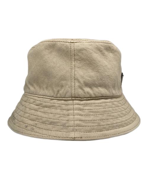 PRADA（プラダ）PRADA (プラダ) ロゴプレートバケットハット ベージュ サイズ:Ｌの古着・服飾アイテム