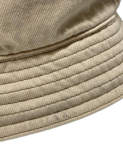 PRADA（プラダ）PRADA (プラダ) ロゴプレートバケットハット ベージュ サイズ:Ｌの古着・服飾アイテム