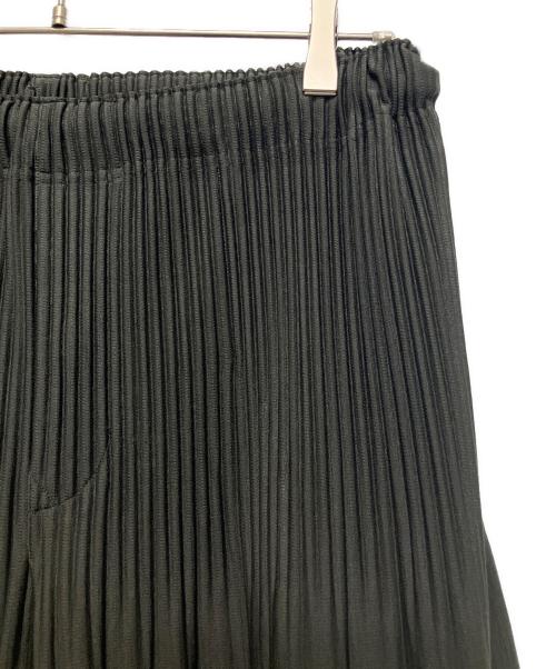 HOMME PLISSE ISSEY MIYAKE（オム プリッセ イッセイ ミヤケ）HOMME PLISSE ISSEY MIYAKE (オム プリッセ イッセイ ミヤケ) プリーツパンツ オリーブ サイズ:2の古着・服飾アイテム