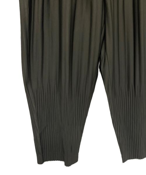 HOMME PLISSE ISSEY MIYAKE（オム プリッセ イッセイ ミヤケ）HOMME PLISSE ISSEY MIYAKE (オム プリッセ イッセイ ミヤケ) プリーツパンツ オリーブ サイズ:2の古着・服飾アイテム