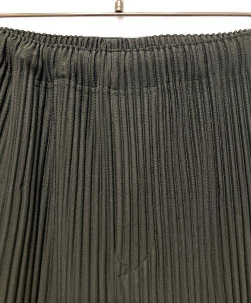 HOMME PLISSE ISSEY MIYAKE（オム プリッセ イッセイ ミヤケ）HOMME PLISSE ISSEY MIYAKE (オム プリッセ イッセイ ミヤケ) プリーツパンツ オリーブ サイズ:2の古着・服飾アイテム