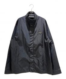 PRADA（プラダ）の古着「Re-Nylonプレートジャケット SC633 S222 1WQ8」｜ブラック