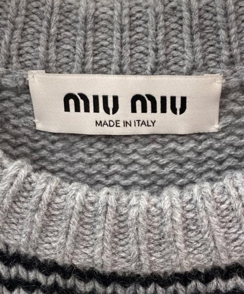 MIU MIU（ミュウミュウ）MIU MIU (ミュウミュウ) 半袖ロゴニット グレー サイズ:36の古着・服飾アイテム