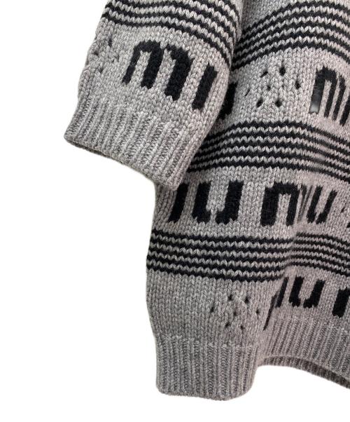 MIU MIU（ミュウミュウ）MIU MIU (ミュウミュウ) 半袖ロゴニット グレー サイズ:36の古着・服飾アイテム