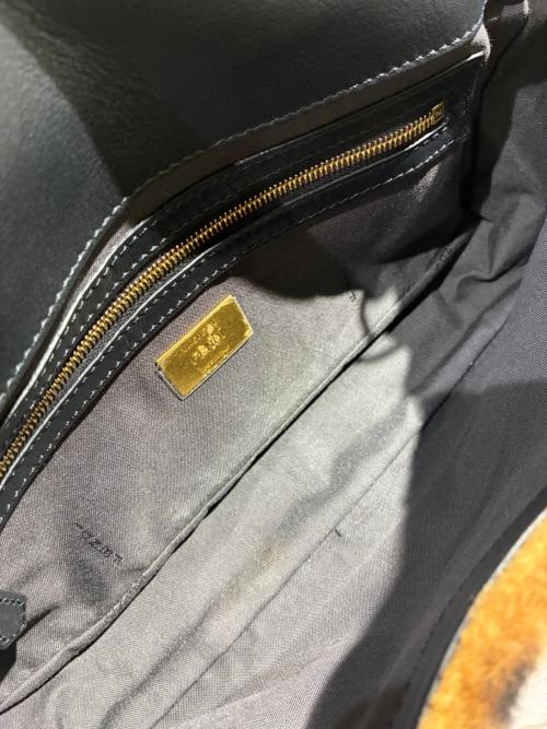 FENDI（フェンディ）FENDI (フェンディ) ワンショルダーバッグ ブラウン×ブラックの古着・服飾アイテム