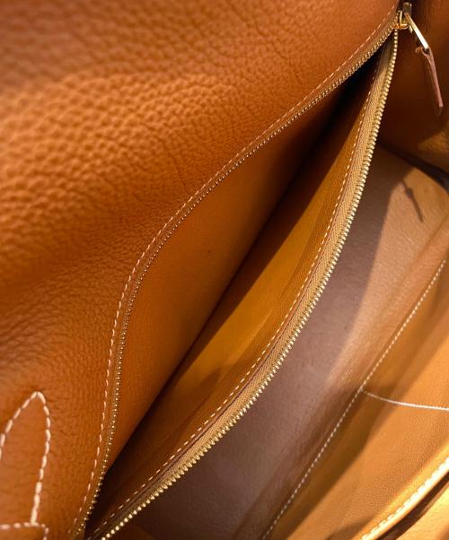 HERMES（エルメス）HERMES (エルメス) ケリー28 内縫い/ゴールド金具/ゴールド/A刻印:2017年製 ゴールド サイズ:28の古着・服飾アイテム