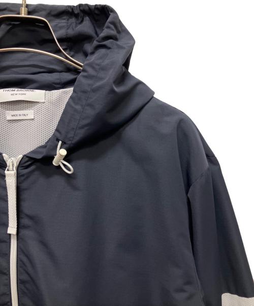 Thom Browne（トムブラウン）Thom Browne (トムブラウン) Ripstop Mesh 4-Bar Hooded Jacket/リップストップ メッシュ 4バー フーデッドジャケット ネイビー サイズ:4の古着・服飾アイテム
