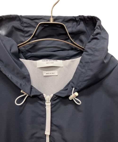 Thom Browne（トムブラウン）Thom Browne (トムブラウン) Ripstop Mesh 4-Bar Hooded Jacket/リップストップ メッシュ 4バー フーデッドジャケット ネイビー サイズ:4の古着・服飾アイテム
