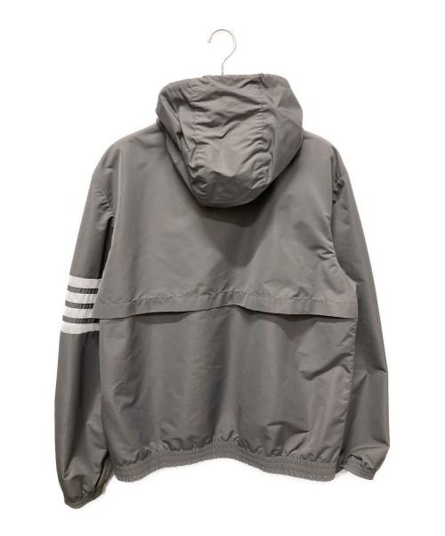 Thom Browne（トムブラウン）Thom Browne (トムブラウン) Ripstop Mesh 4-Bar Hooded Jacket/リップストップ メッシュ 4バー フーデッドジャケット グレー サイズ:4の古着・服飾アイテム