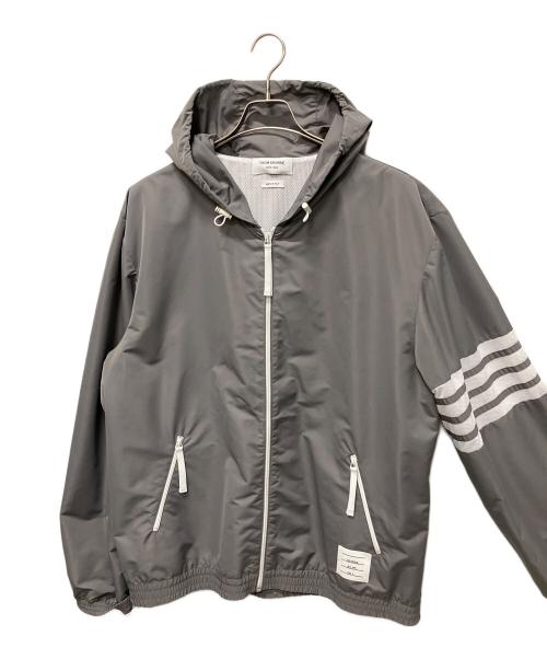 Thom Browne（トムブラウン）Thom Browne (トムブラウン) Ripstop Mesh 4-Bar Hooded Jacket/リップストップ メッシュ 4バー フーデッドジャケット グレー サイズ:4の古着・服飾アイテム