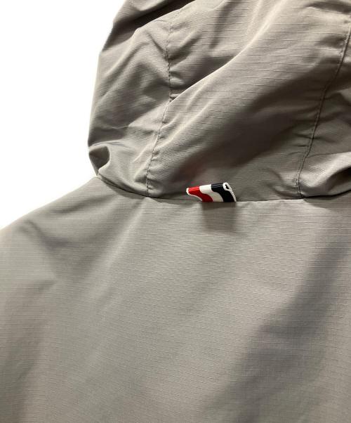 Thom Browne（トムブラウン）Thom Browne (トムブラウン) Ripstop Mesh 4-Bar Hooded Jacket/リップストップ メッシュ 4バー フーデッドジャケット グレー サイズ:4の古着・服飾アイテム