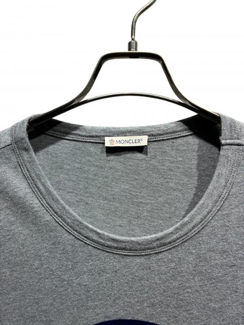 MONCLER（モンクレール）MONCLER (モンクレール) フロッキーロゴTシャツ グレー サイズ:XLの古着・服飾アイテム