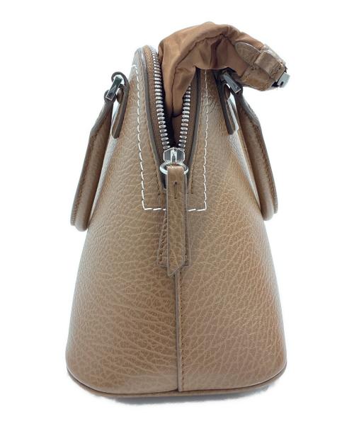 Maison Margiela（メゾンマルジェラ）Maison Margiela (メゾンマルジェラ) 5ACショルダーバッグ/5AC Shoulder Bag Mini Iconic Top Handle Crossbody Leather ブラウンの古着・服飾アイテム