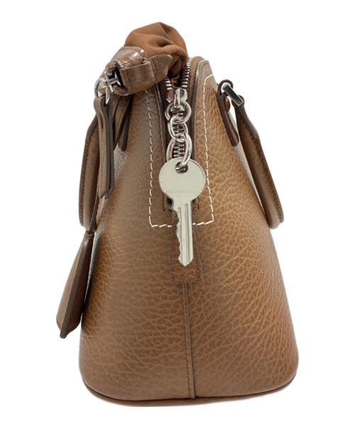 Maison Margiela（メゾンマルジェラ）Maison Margiela (メゾンマルジェラ) 5ACショルダーバッグ/5AC Shoulder Bag Mini Iconic Top Handle Crossbody Leather ブラウンの古着・服飾アイテム