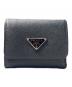 PRADA（プラダ）の古着「サフィアーノトライアングル 財布」｜ブラック