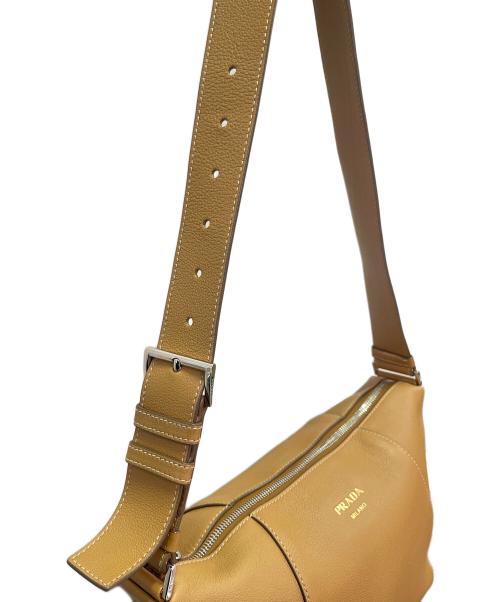 PRADA（プラダ）PRADA (プラダ) ソフトグレインレザー ショルダーバッグ ブラウンの古着・服飾アイテム