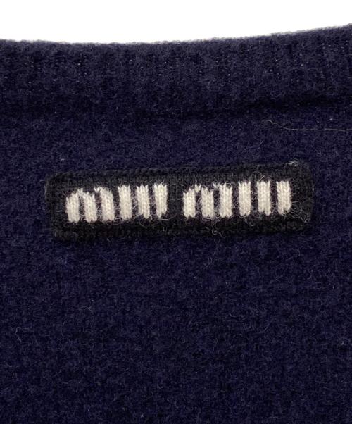 MIU MIU（ミュウミュウ）MIU MIU (ミュウミュウ) Vネックロゴニット ネイビー サイズ:46の古着・服飾アイテム
