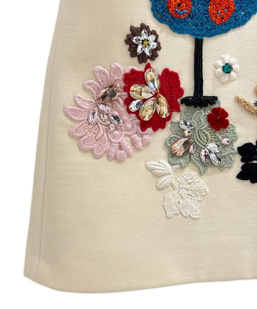 DOLCE & GABBANA（ドルチェ＆ガッバーナ）DOLCE & GABBANA (ドルチェ＆ガッバーナ) 刺繍ビーズ装飾ワンピース アイボリー サイズ:40の古着・服飾アイテム