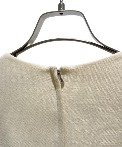 DOLCE & GABBANA（ドルチェ＆ガッバーナ）DOLCE & GABBANA (ドルチェ＆ガッバーナ) 刺繍ビーズ装飾ワンピース アイボリー サイズ:40の古着・服飾アイテム