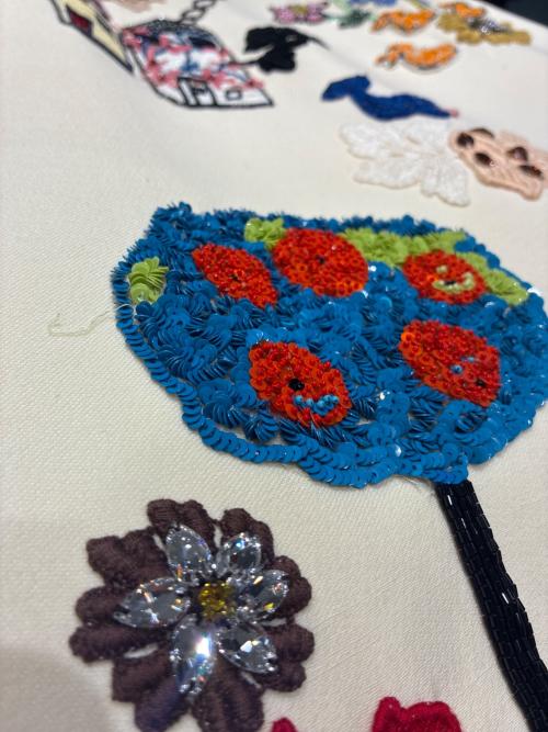 DOLCE & GABBANA（ドルチェ＆ガッバーナ）DOLCE & GABBANA (ドルチェ＆ガッバーナ) 刺繍ビーズ装飾ワンピース アイボリー サイズ:40の古着・服飾アイテム