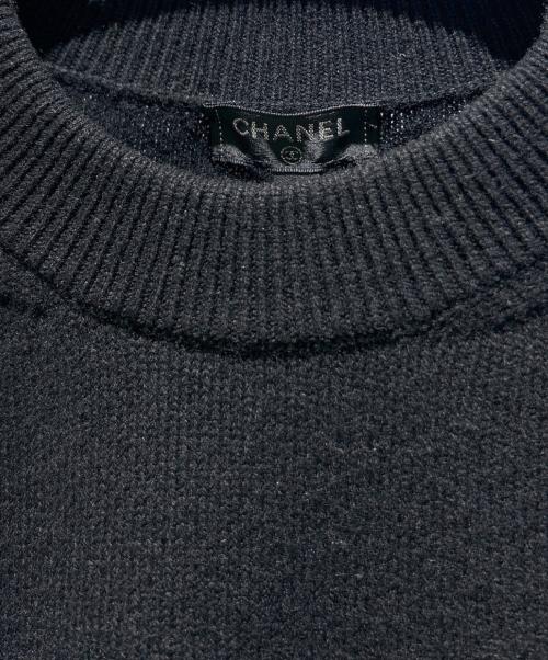 CHANEL（シャネル）CHANEL (シャネル) P65 ショルダー ココマークボタン ニット プルオーバー/Shoulder Coco Mark Button Knit Pullover/P65212K60945 ブラック サイズ:34の古着・服飾アイテム