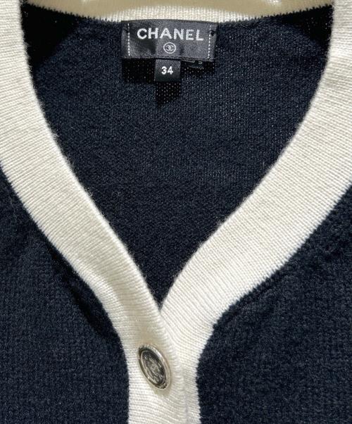 CHANEL（シャネル）CHANEL (シャネル) P78 ココマーク カシミヤ トリムニットカーディガン/Coco Mark Cashmere Trim Knit Cardigan/P78954K11387 ホワイト×ブラック サイズ:34の古着・服飾アイテム