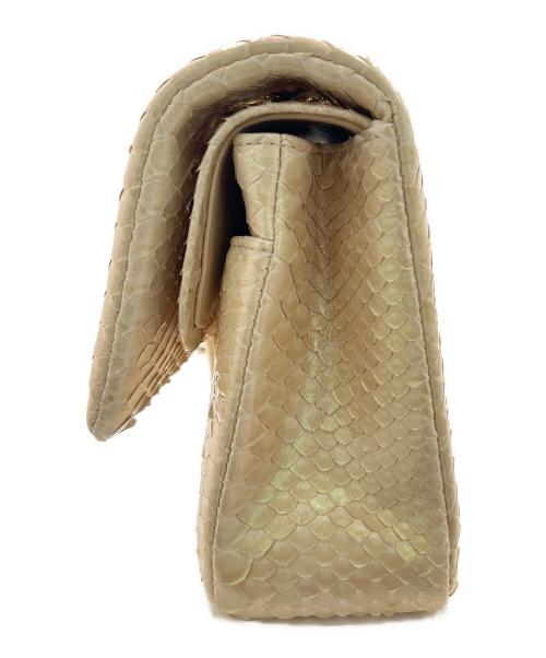 CHANEL（シャネル）CHANEL (シャネル) パイソンダブルフラプマトラッセ25/classic double flap/チェーンショルダーバッグ パールホワイト サイズ:25の古着・服飾アイテム