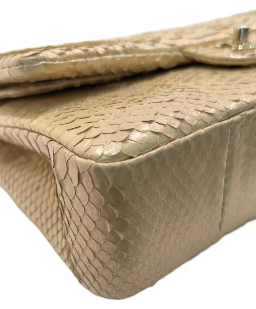 CHANEL（シャネル）CHANEL (シャネル) パイソンダブルフラプマトラッセ25/classic double flap/チェーンショルダーバッグ パールホワイト サイズ:25の古着・服飾アイテム