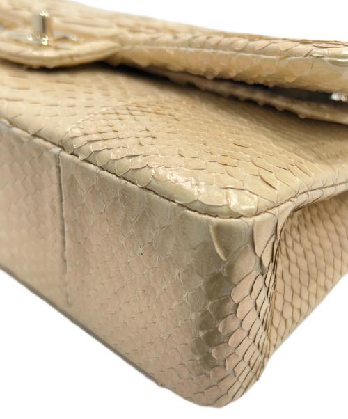 CHANEL（シャネル）CHANEL (シャネル) パイソンダブルフラプマトラッセ25/classic double flap/チェーンショルダーバッグ パールホワイト サイズ:25の古着・服飾アイテム