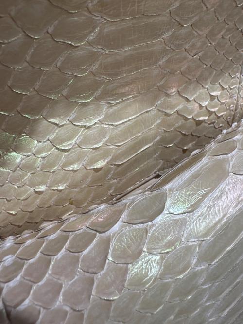 CHANEL（シャネル）CHANEL (シャネル) パイソンダブルフラプマトラッセ25/classic double flap/チェーンショルダーバッグ パールホワイト サイズ:25の古着・服飾アイテム