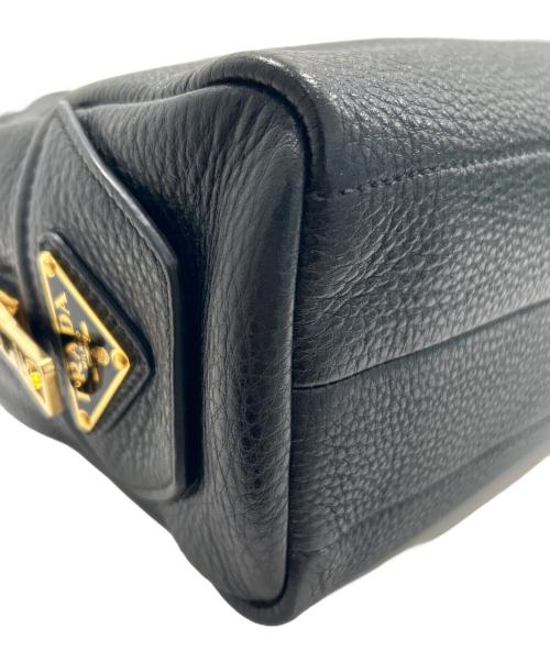 PRADA（プラダ）PRADA (プラダ) サイド三角プレートトップハンドルバッグ/RADA Triangle Logo Plate Top Handle Bag Saffiano Leather Handbag ブラックの古着・服飾アイテム