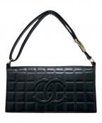 CHANELシャネル）の古着「チョコバーワンショルダーバッグ」｜ブラック