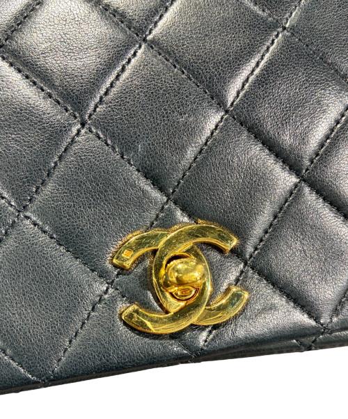 CHANEL（シャネル）CHANEL (シャネル) シングルフラップチェーンショルダーバッグ ブラック×ゴールド金具 サイズ:23の古着・服飾アイテム