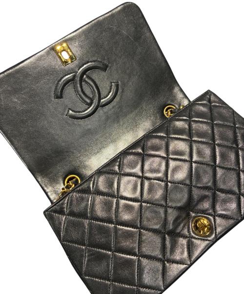 CHANEL（シャネル）CHANEL (シャネル) シングルフラップチェーンショルダーバッグ ブラック×ゴールド金具 サイズ:23の古着・服飾アイテム