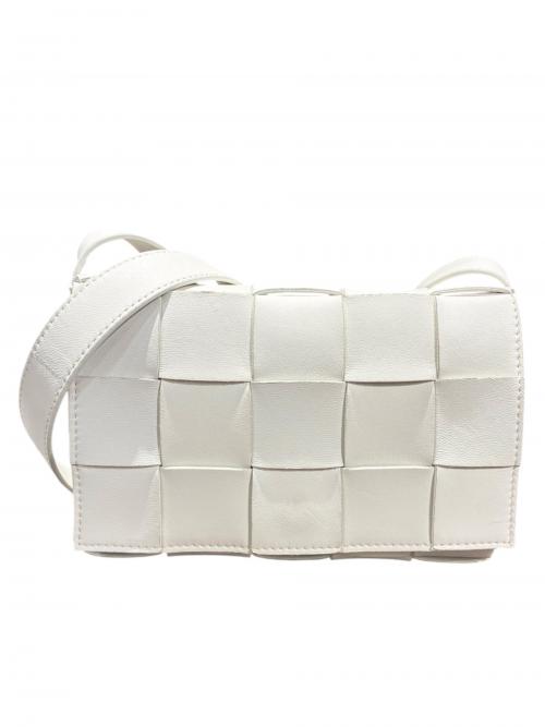 BOTTEGA VENETA（ボッテガベネタ）BOTTEGA VENETA (ボッテガベネタ) カセットショルダーバッグ ホワイト サイズ:-の古着・服飾アイテム