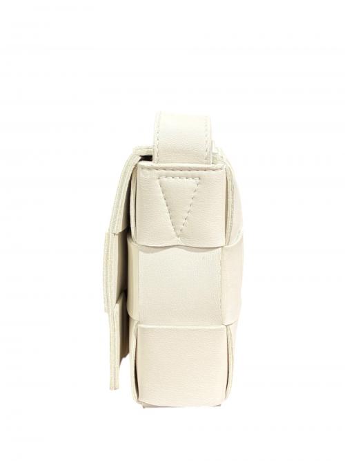 BOTTEGA VENETA（ボッテガベネタ）BOTTEGA VENETA (ボッテガベネタ) カセットショルダーバッグ ホワイト サイズ:-の古着・服飾アイテム