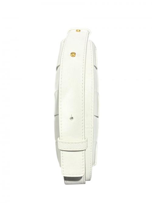 BOTTEGA VENETA（ボッテガベネタ）BOTTEGA VENETA (ボッテガベネタ) カセットショルダーバッグ ホワイト サイズ:-の古着・服飾アイテム
