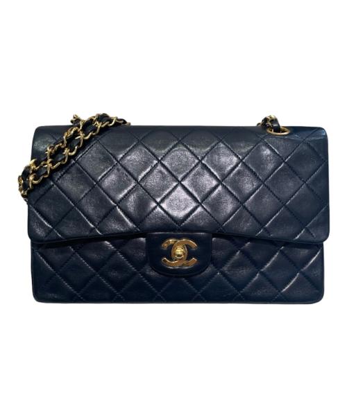 CHANEL（シャネル）CHANEL (シャネル) マトラッセ25 Wフラップチェーンショルダーバッグ ネイビーの古着・服飾アイテム