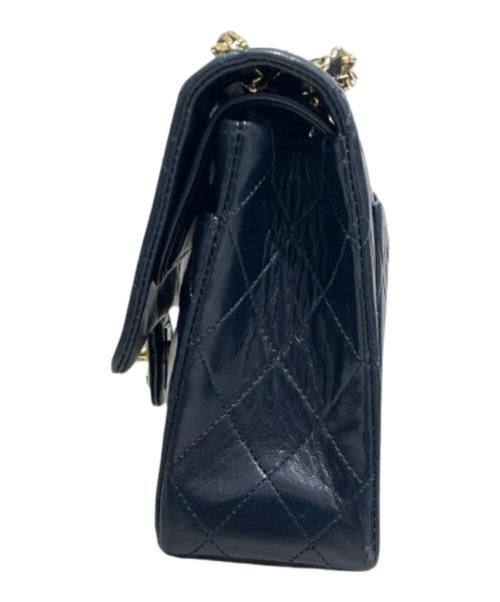 CHANEL（シャネル）CHANEL (シャネル) マトラッセ25 Wフラップチェーンショルダーバッグ ネイビーの古着・服飾アイテム