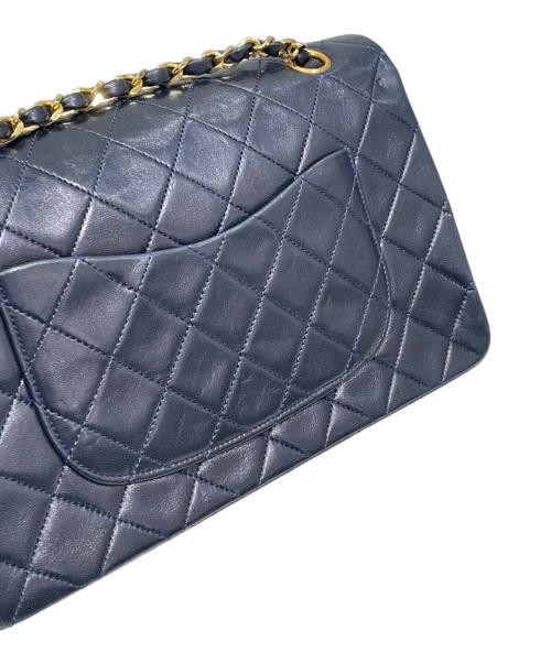 CHANEL（シャネル）CHANEL (シャネル) マトラッセ25 Wフラップチェーンショルダーバッグ ネイビーの古着・服飾アイテム