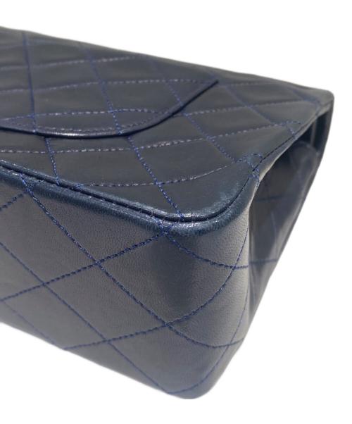 CHANEL（シャネル）CHANEL (シャネル) マトラッセ25 Wフラップチェーンショルダーバッグ ネイビーの古着・服飾アイテム