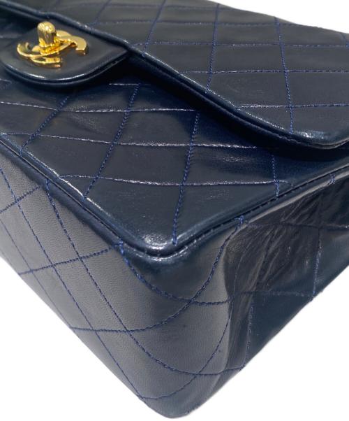 CHANEL（シャネル）CHANEL (シャネル) マトラッセ25 Wフラップチェーンショルダーバッグ ネイビーの古着・服飾アイテム
