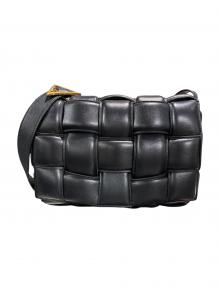 BOTTEGA VENETA（ボッテガベネタ）の古着「パデットカセットショルダーバッグ」｜ブラック