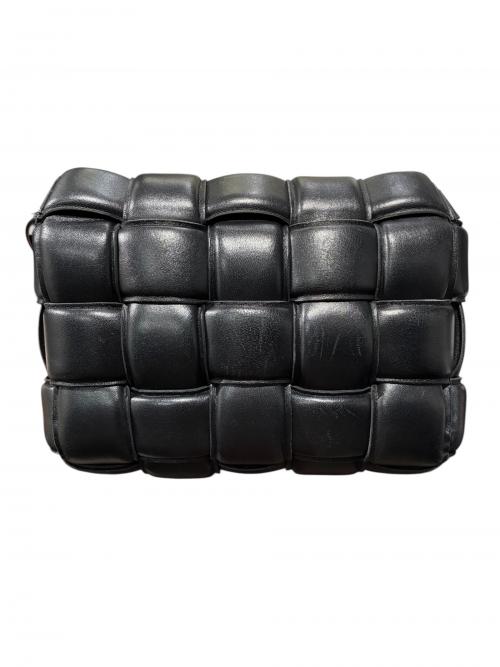 BOTTEGA VENETA（ボッテガベネタ）BOTTEGA VENETA (ボッテガベネタ) パデットカセットショルダーバッグ ブラック サイズ:-の古着・服飾アイテム