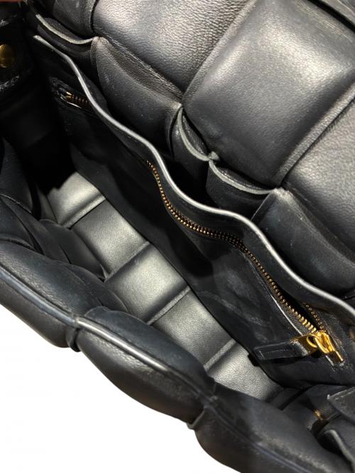 BOTTEGA VENETA（ボッテガベネタ）BOTTEGA VENETA (ボッテガベネタ) パデットカセットショルダーバッグ ブラック サイズ:-の古着・服飾アイテム