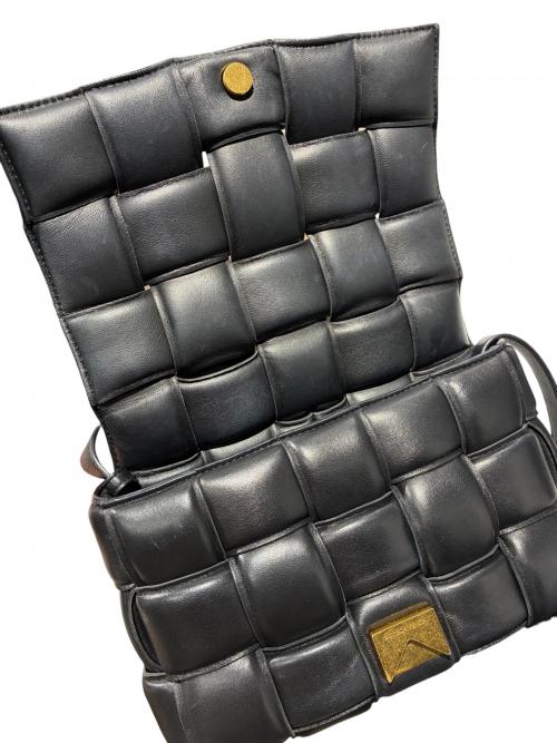 BOTTEGA VENETA（ボッテガベネタ）BOTTEGA VENETA (ボッテガベネタ) パデットカセットショルダーバッグ ブラック サイズ:-の古着・服飾アイテム