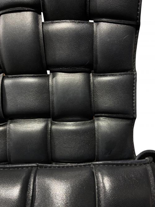BOTTEGA VENETA（ボッテガベネタ）BOTTEGA VENETA (ボッテガベネタ) パデットカセットショルダーバッグ ブラック サイズ:-の古着・服飾アイテム