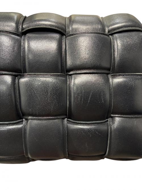 BOTTEGA VENETA（ボッテガベネタ）BOTTEGA VENETA (ボッテガベネタ) パデットカセットショルダーバッグ ブラック サイズ:-の古着・服飾アイテム