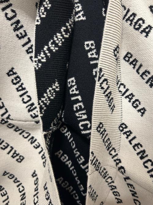 BALENCIAGA（バレンシアガ）BALENCIAGA (バレンシアガ) オールオーバーロゴニット アイボリー サイズ:XSの古着・服飾アイテム