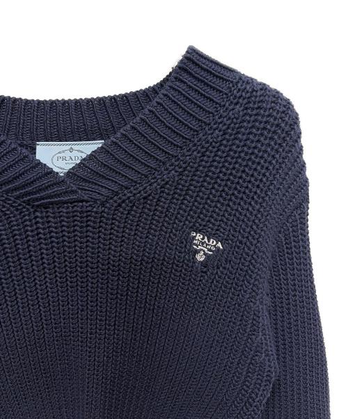 PRADA（プラダ）PRADA (プラダ) ロゴVネックニット　	P24R1G S221 1082 ネイビー サイズ:36の古着・服飾アイテム